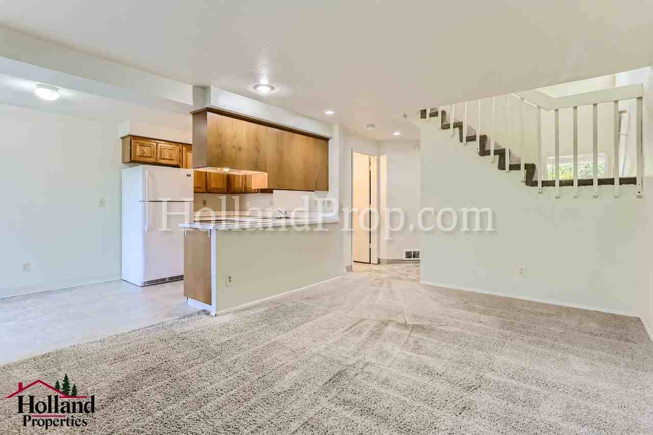 674 Se 5th Ave - Photo 6 of 25