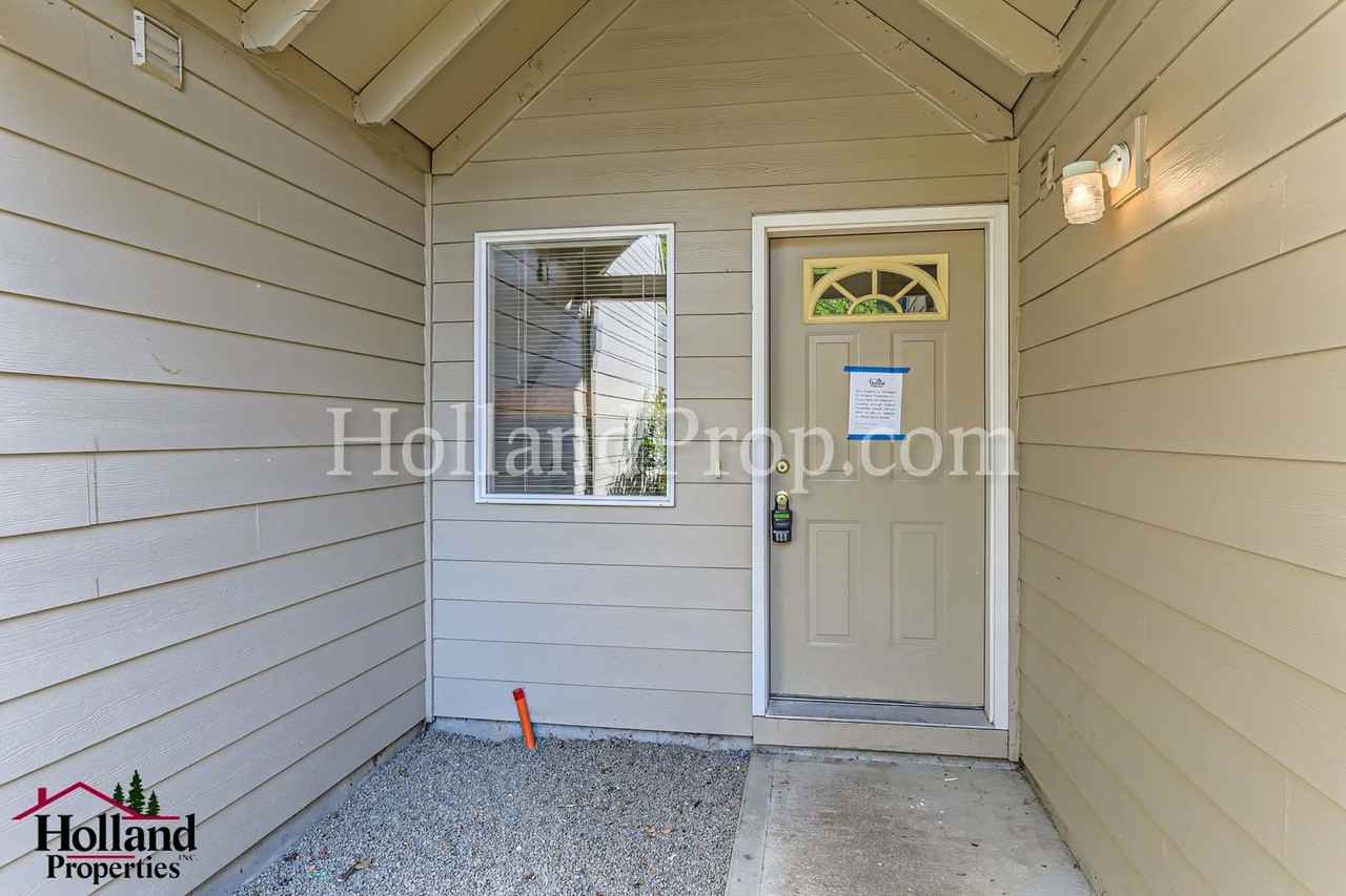 676 Se 5th Ave - Photo 3 of 28