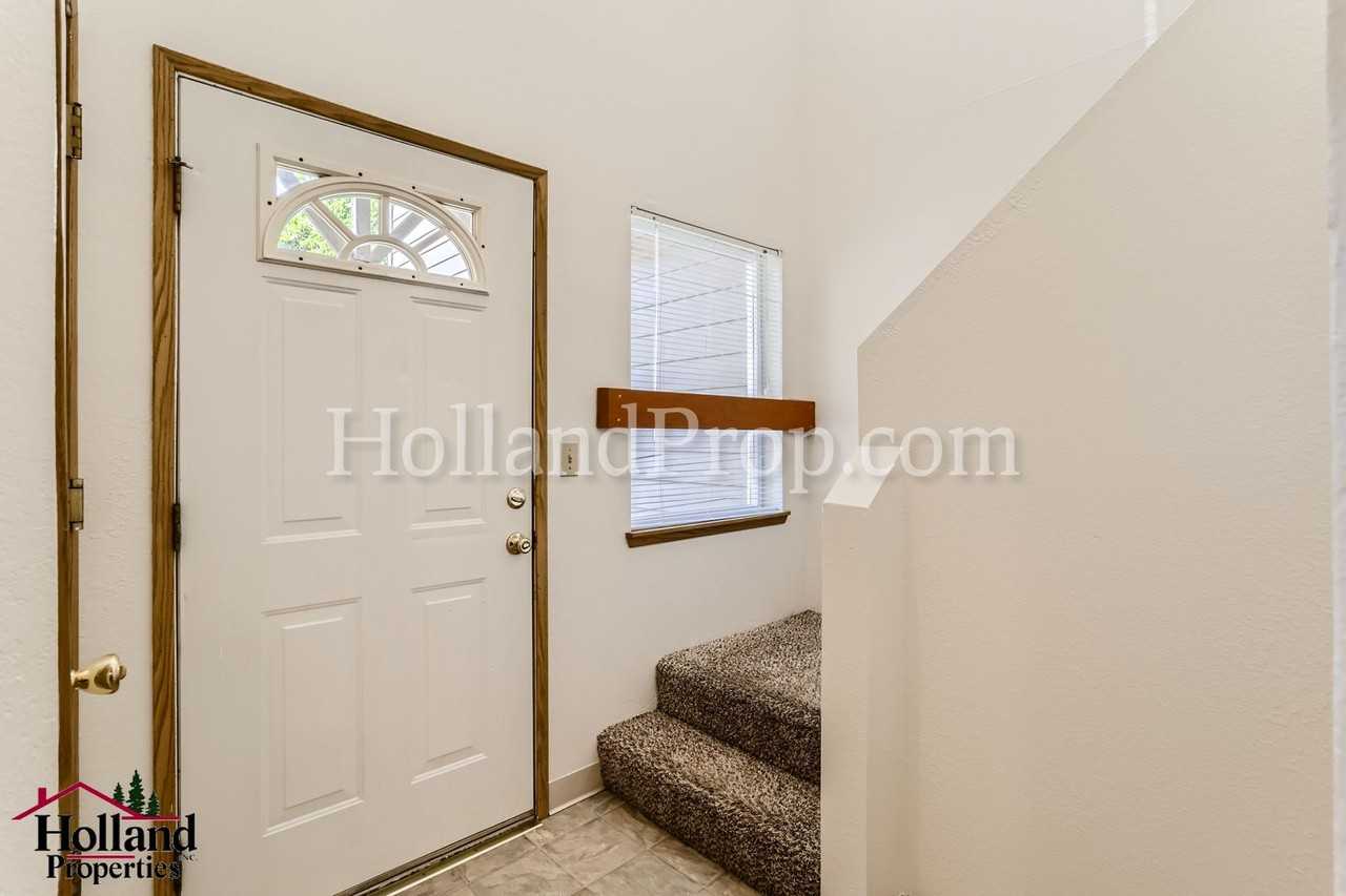 676 Se 5th Ave - Photo 4 of 28