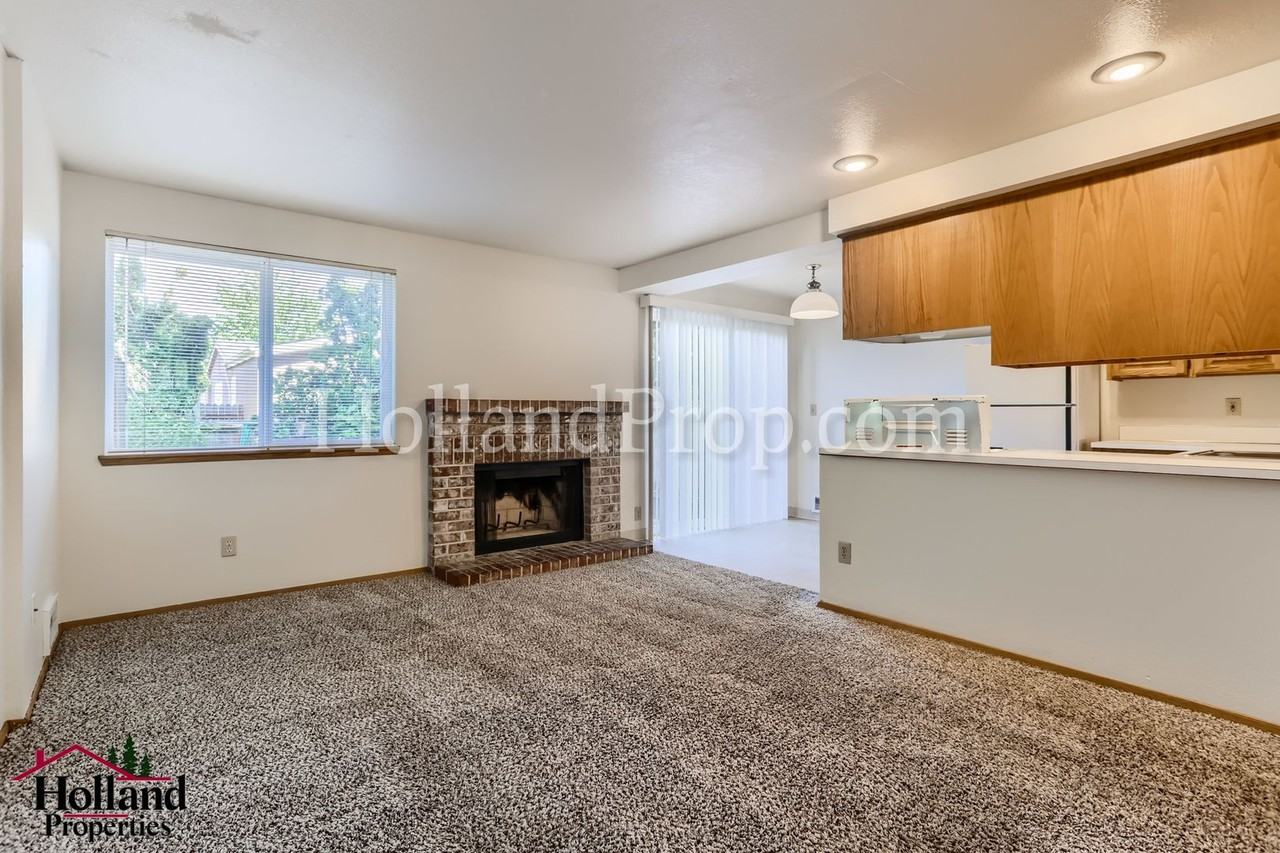 676 Se 5th Ave - Photo 6 of 28
