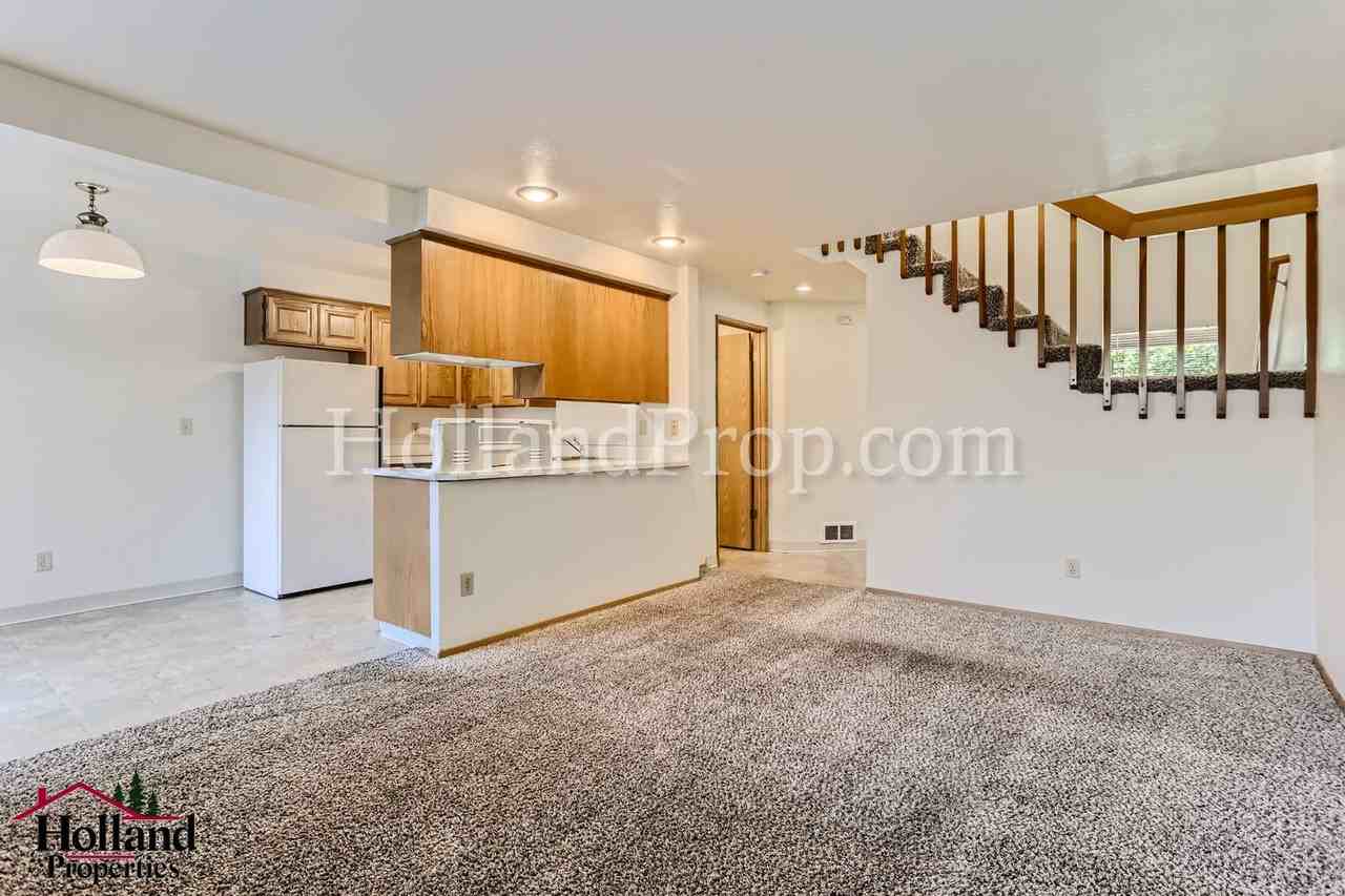 676 Se 5th Ave - Photo 7 of 28