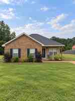 featured image of 1800 Henderson Hwy