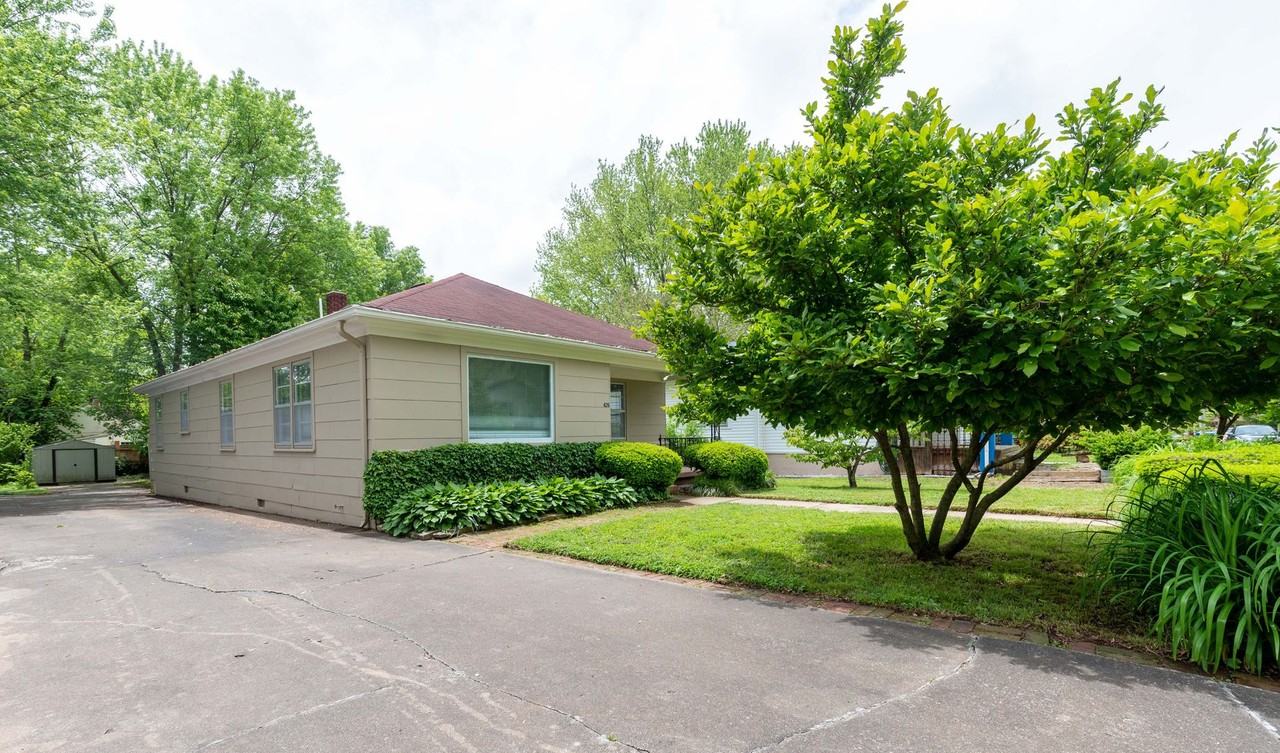 426 E Cozy St - Photo 2 of 19
