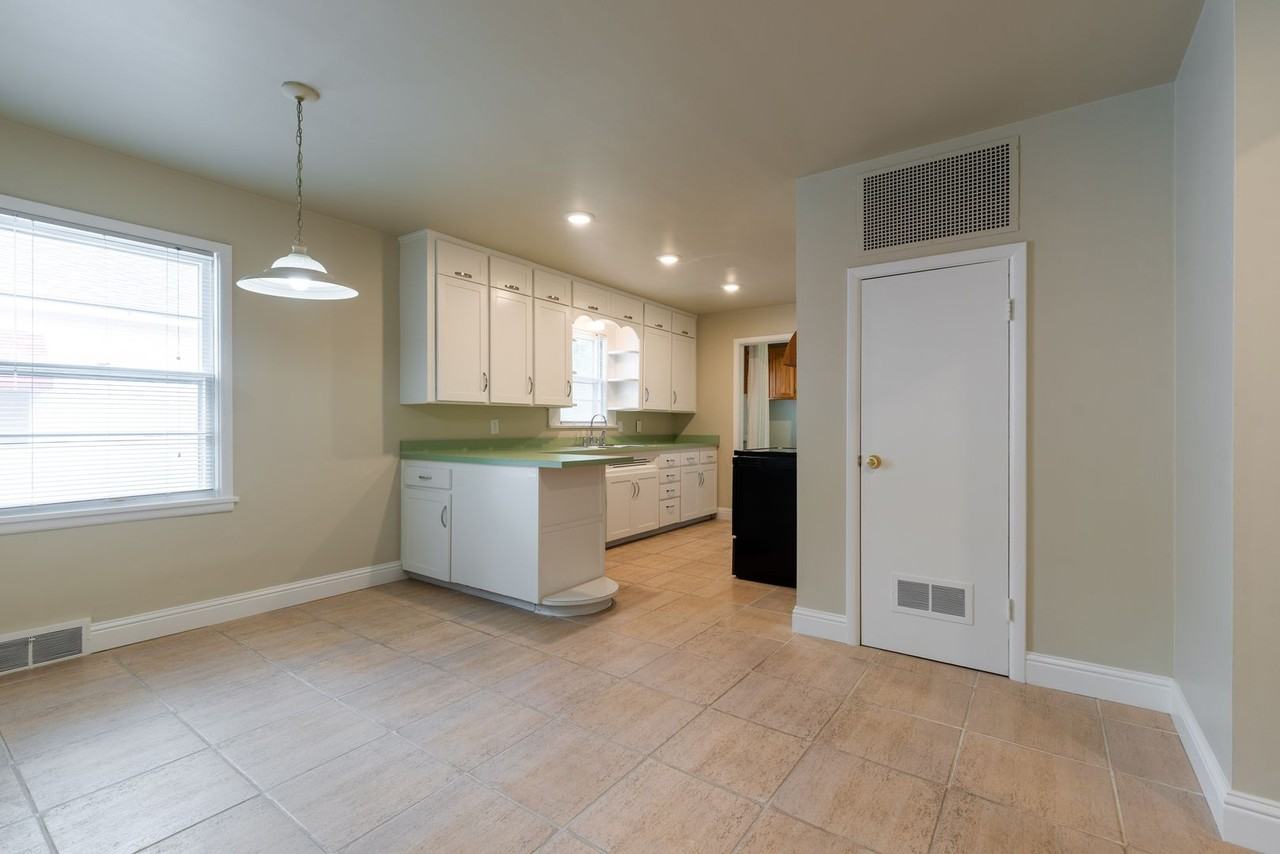 426 E Cozy St - Photo 6 of 19