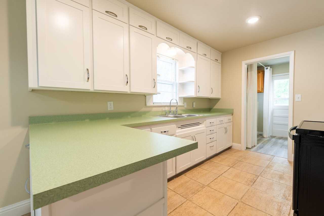 426 E Cozy St - Photo 7 of 19