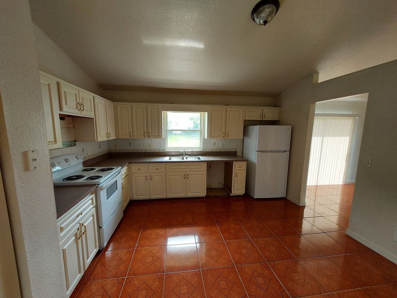 14431 Sw 32nd Terrace Rd - Photo 4 of 11