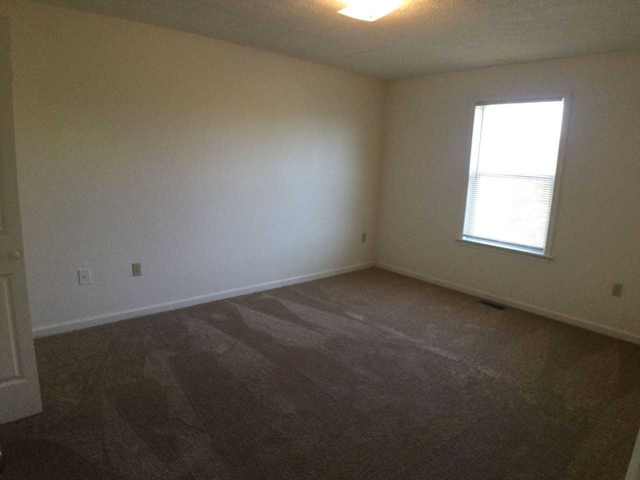 290 Wakeman Ct - Photo 7 of 13