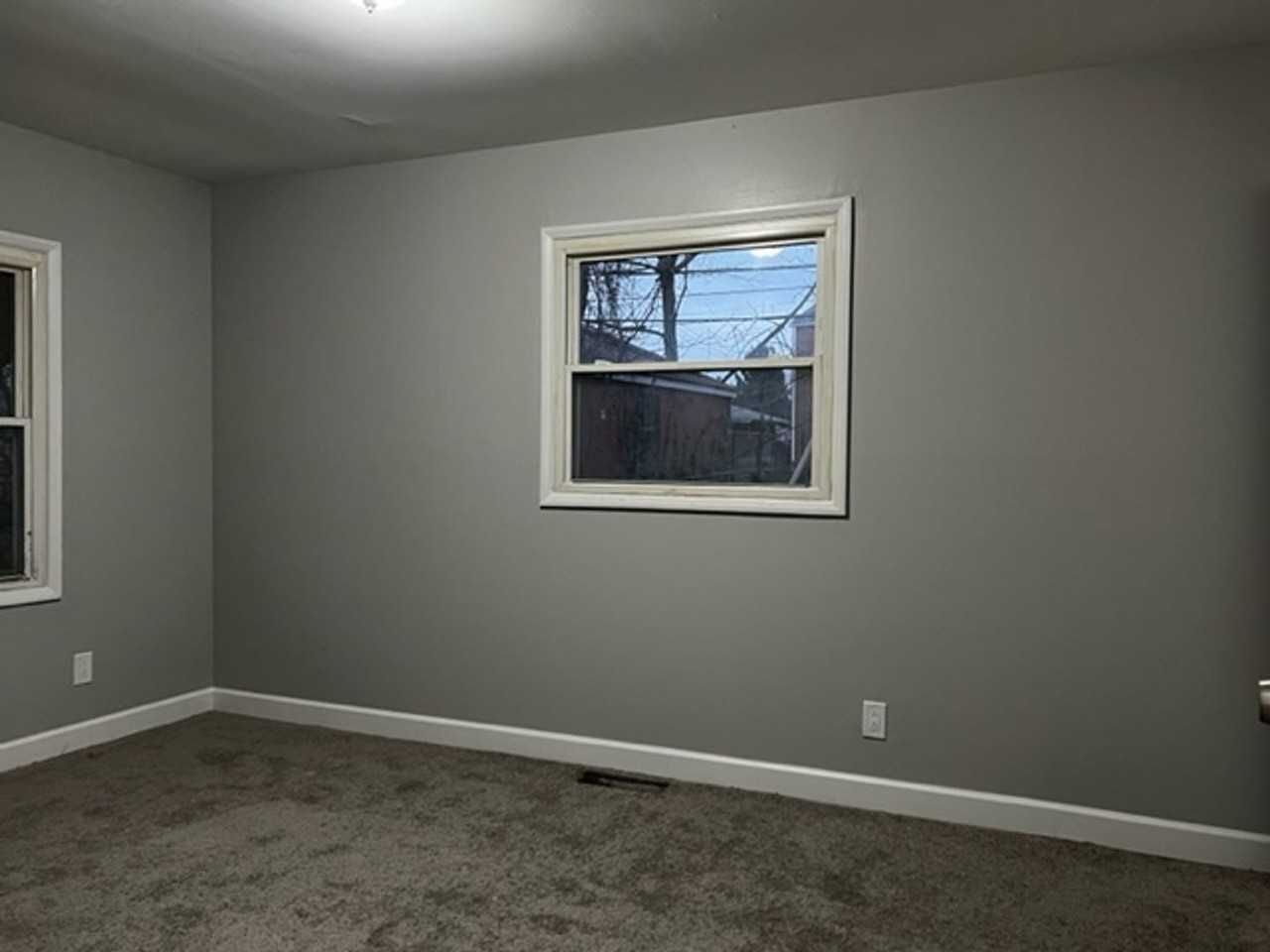 378 Pineview Dr - Photo 2 of 11