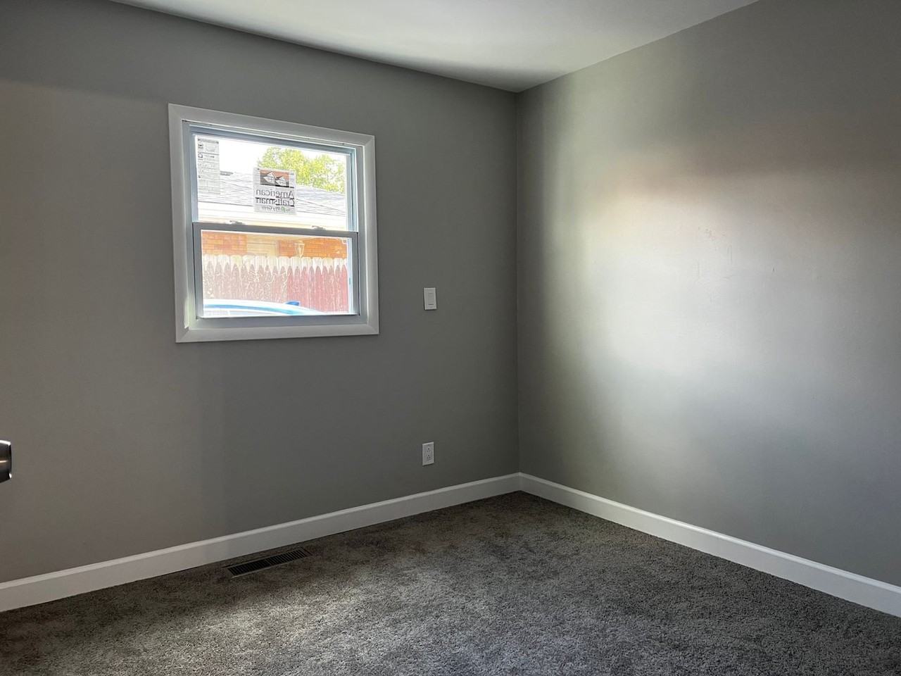 378 Pineview Dr - Photo 4 of 11