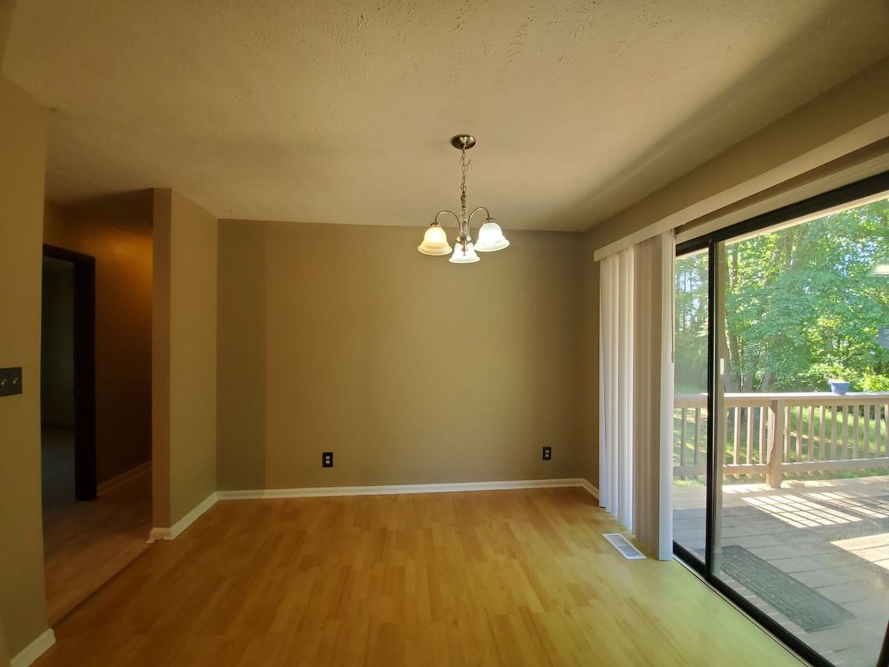 6569 Green Meadow Ct - Photo 4 of 10