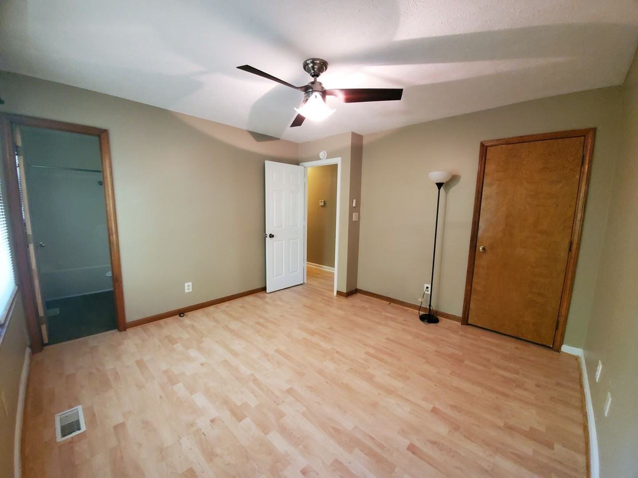 6569 Green Meadow Ct - Photo 5 of 10