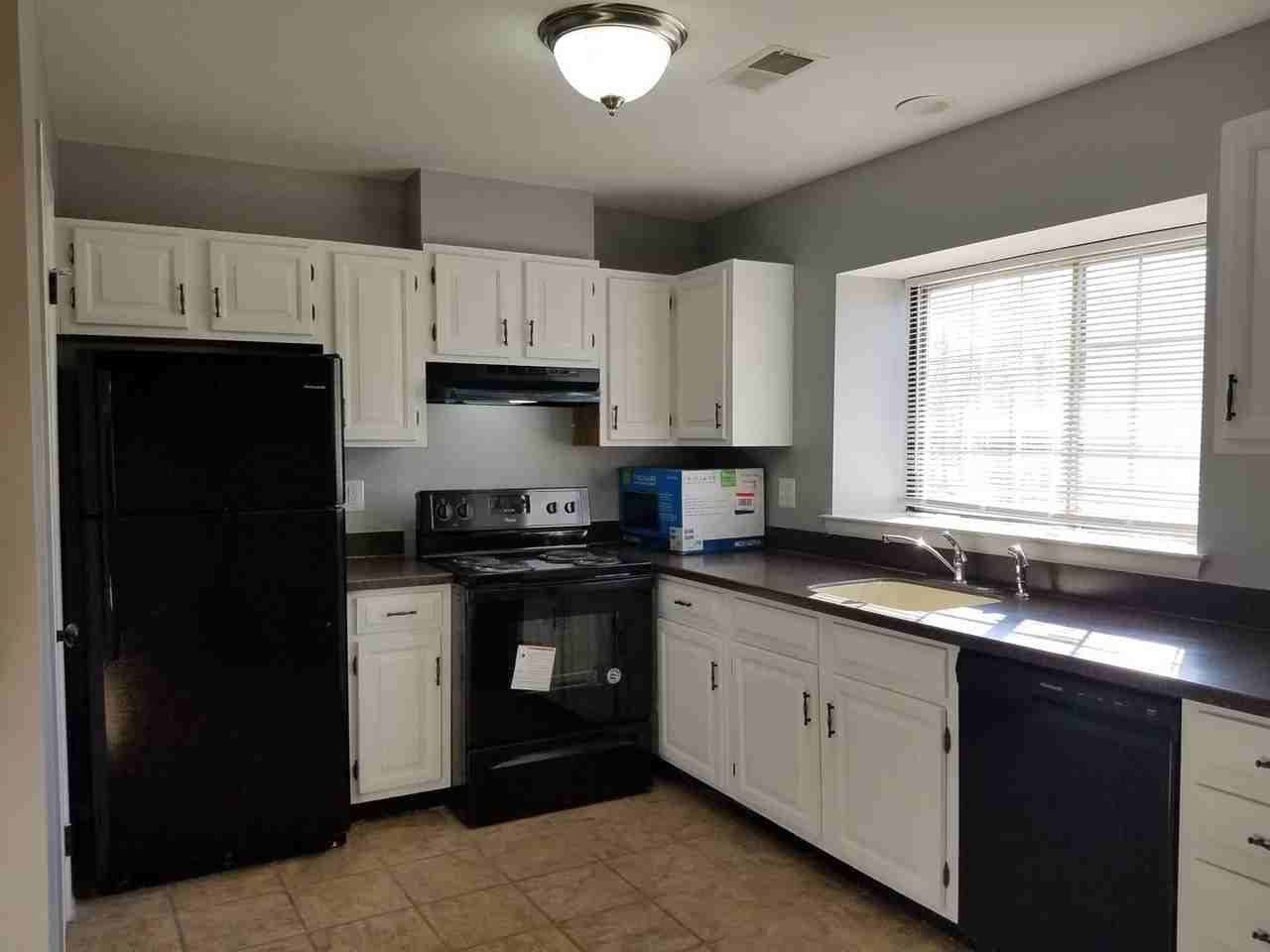 16 Redding Ct - Photo 2 of 11