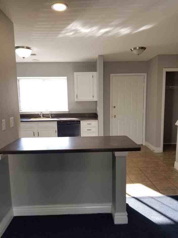16 Redding Ct - Photo 3 of 11