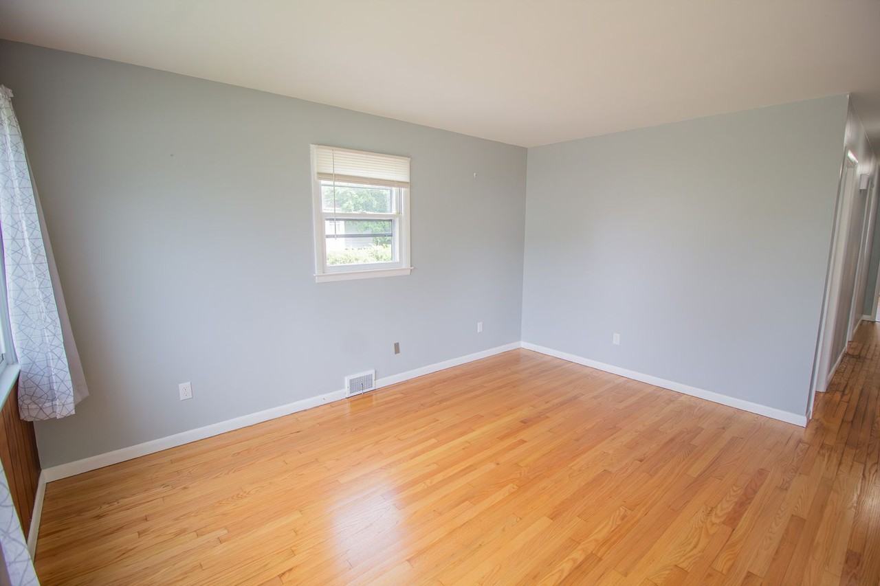 8 Park Ave - Photo 4 of 19