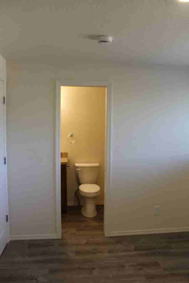 1555 Ne Thomas St - Photo 3 of 17