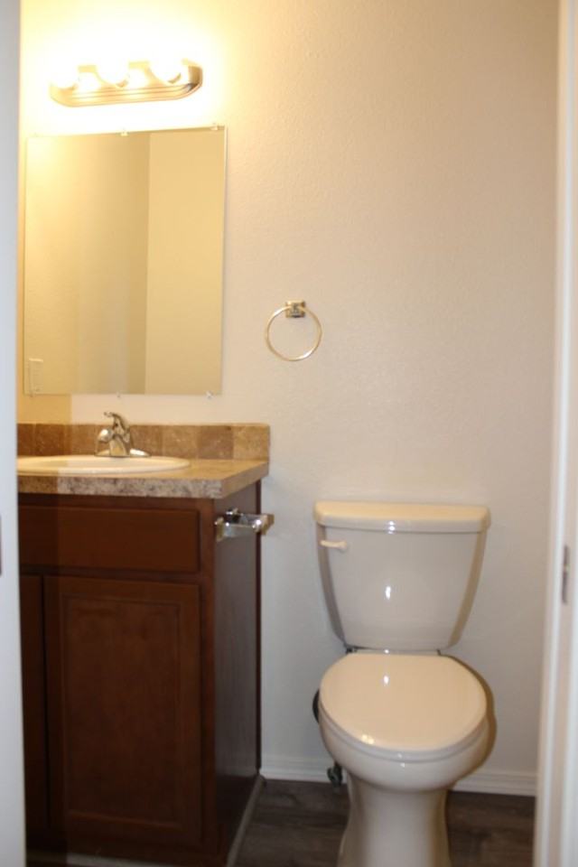 1555 Ne Thomas St - Photo 4 of 17