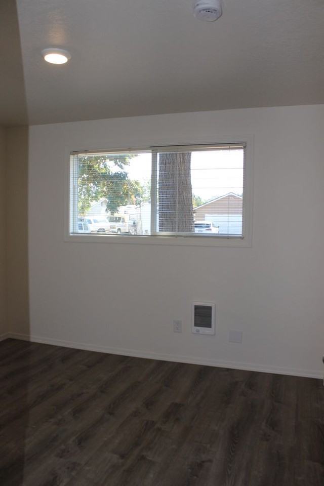 1555 Ne Thomas St - Photo 5 of 17