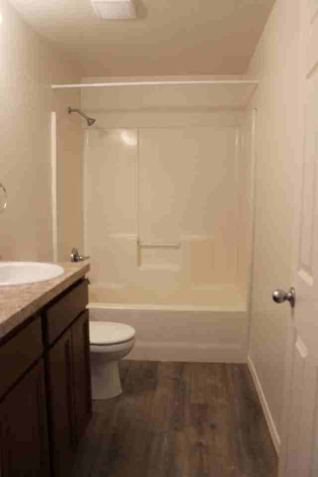 1555 Ne Thomas St - Photo 6 of 17