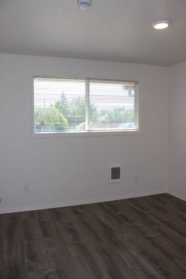 1555 Ne Thomas St - Photo 7 of 17