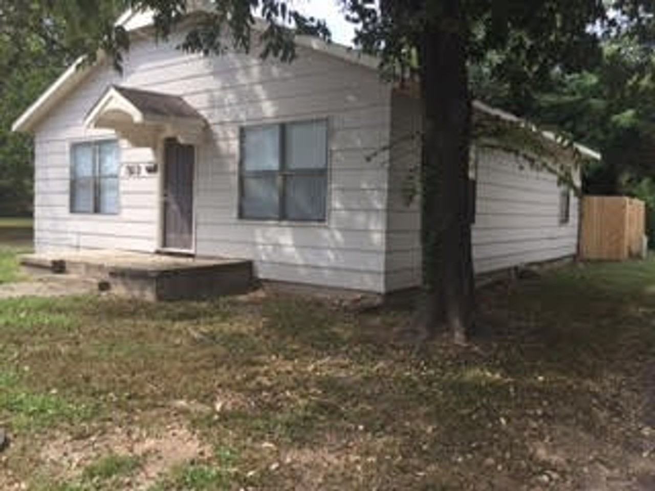 313 N College Ave - Photo 2 of 28