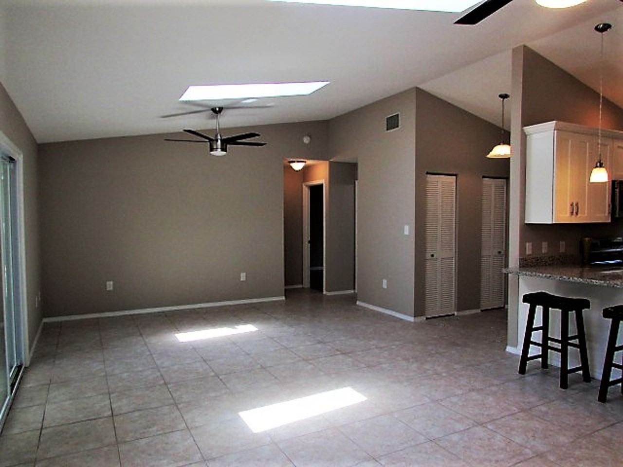 2105 David Ct - Photo 3 of 15