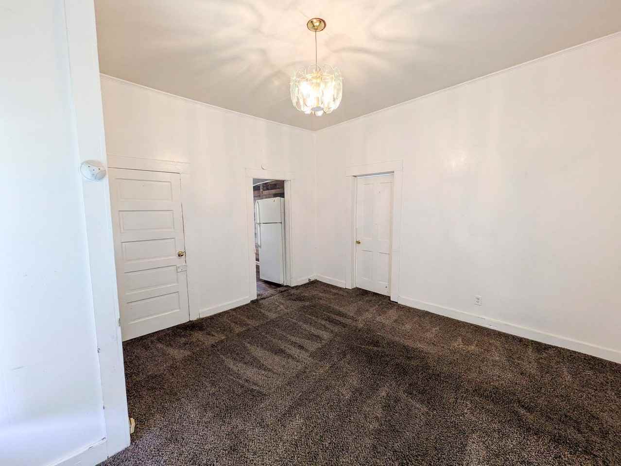 1130 Elgie St - Photo 2 of 12