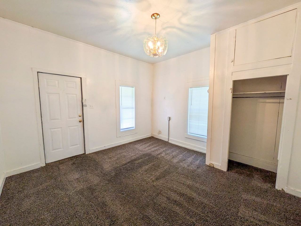 1130 Elgie St - Photo 3 of 12