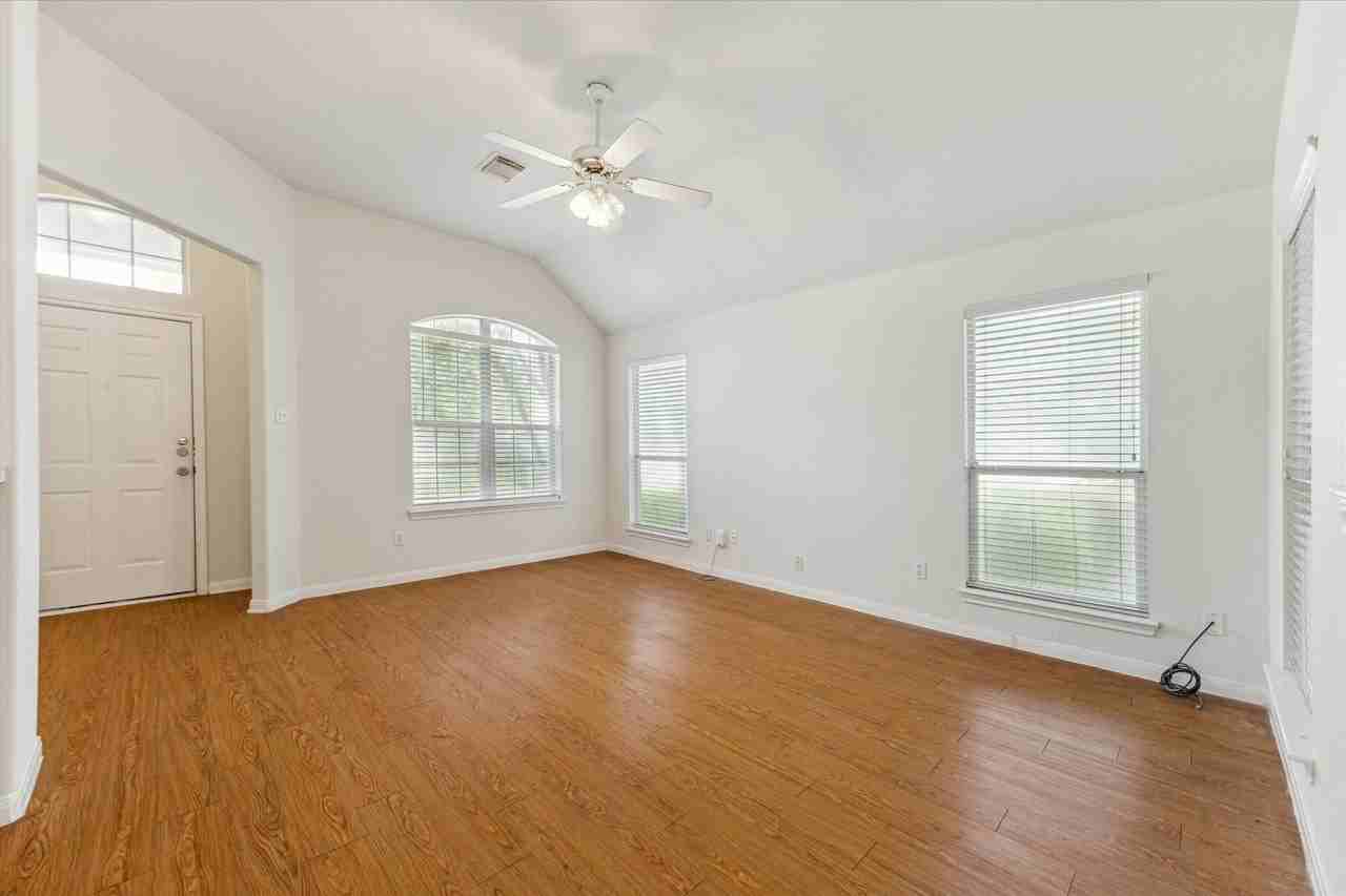 1806 Arbor Gln - Photo 5 of 19