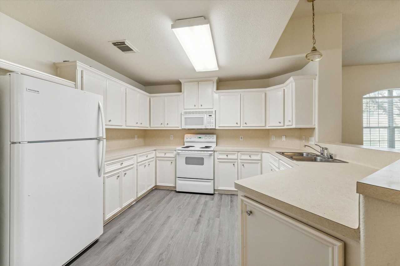 1806 Arbor Gln - Photo 7 of 19