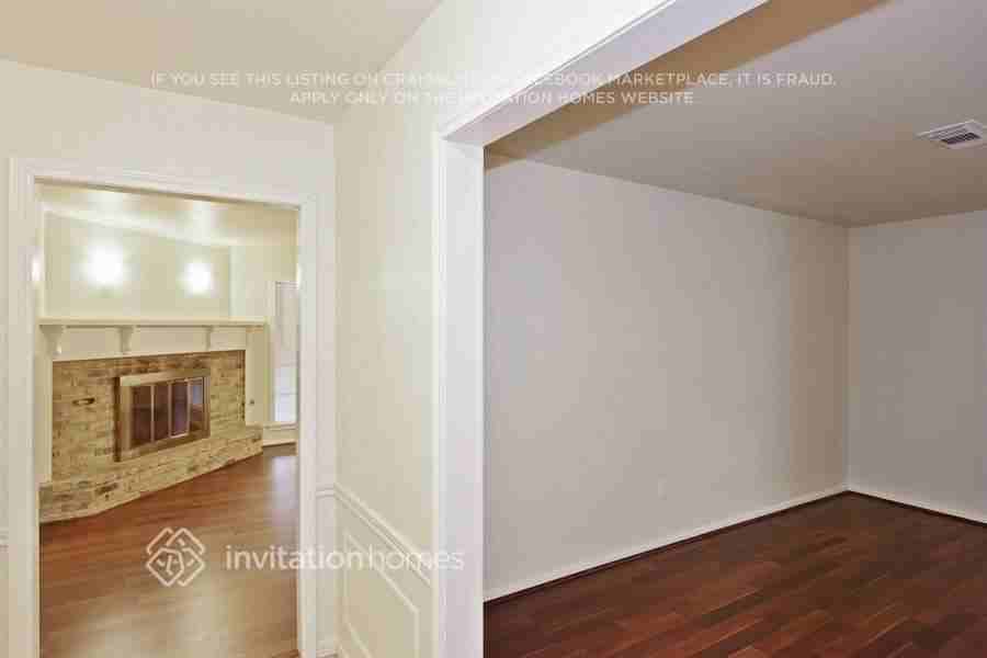 25502 Hickory Valley Ln - Photo 2 of 22