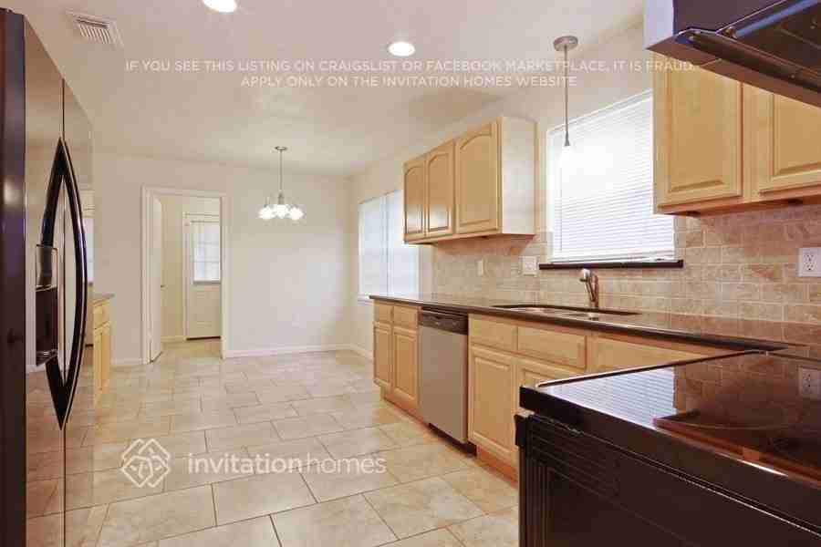 25502 Hickory Valley Ln - Photo 5 of 22
