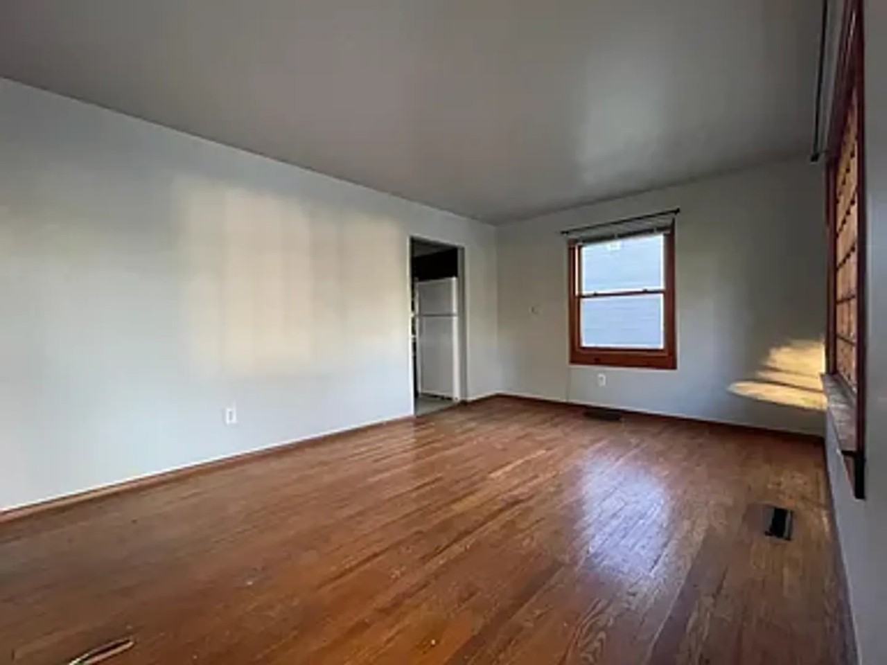 1641 Broadmoor Ave - Photo 5 of 18