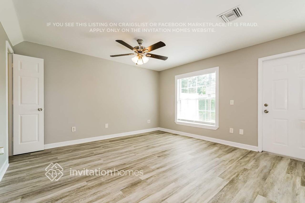 170 Carol Susan Ln - Photo 5 of 18