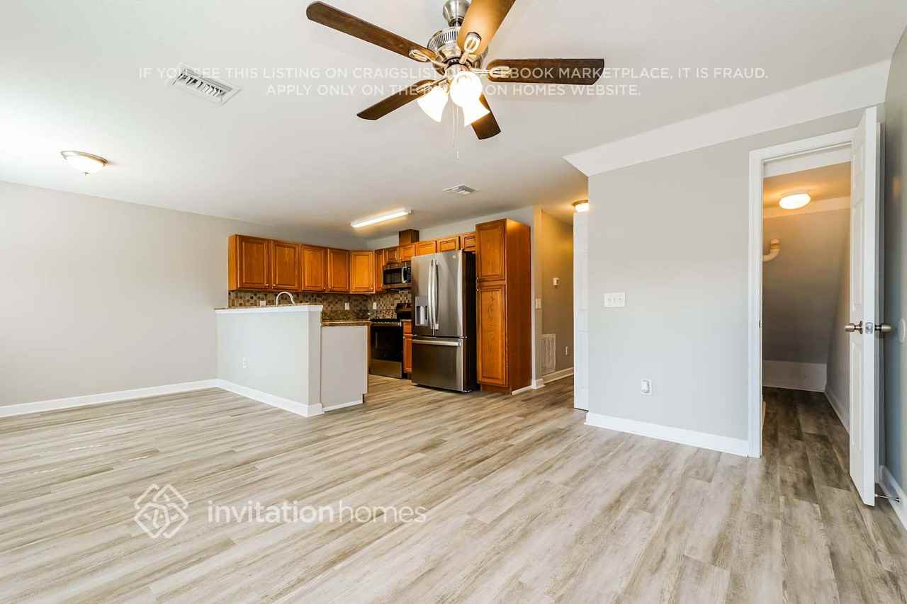 170 Carol Susan Ln - Photo 6 of 18