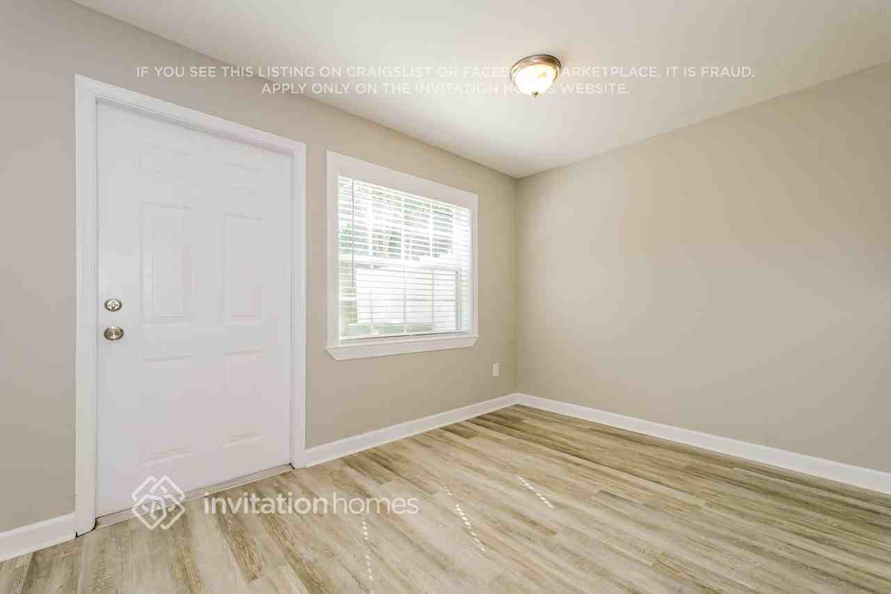 170 Carol Susan Ln - Photo 7 of 18