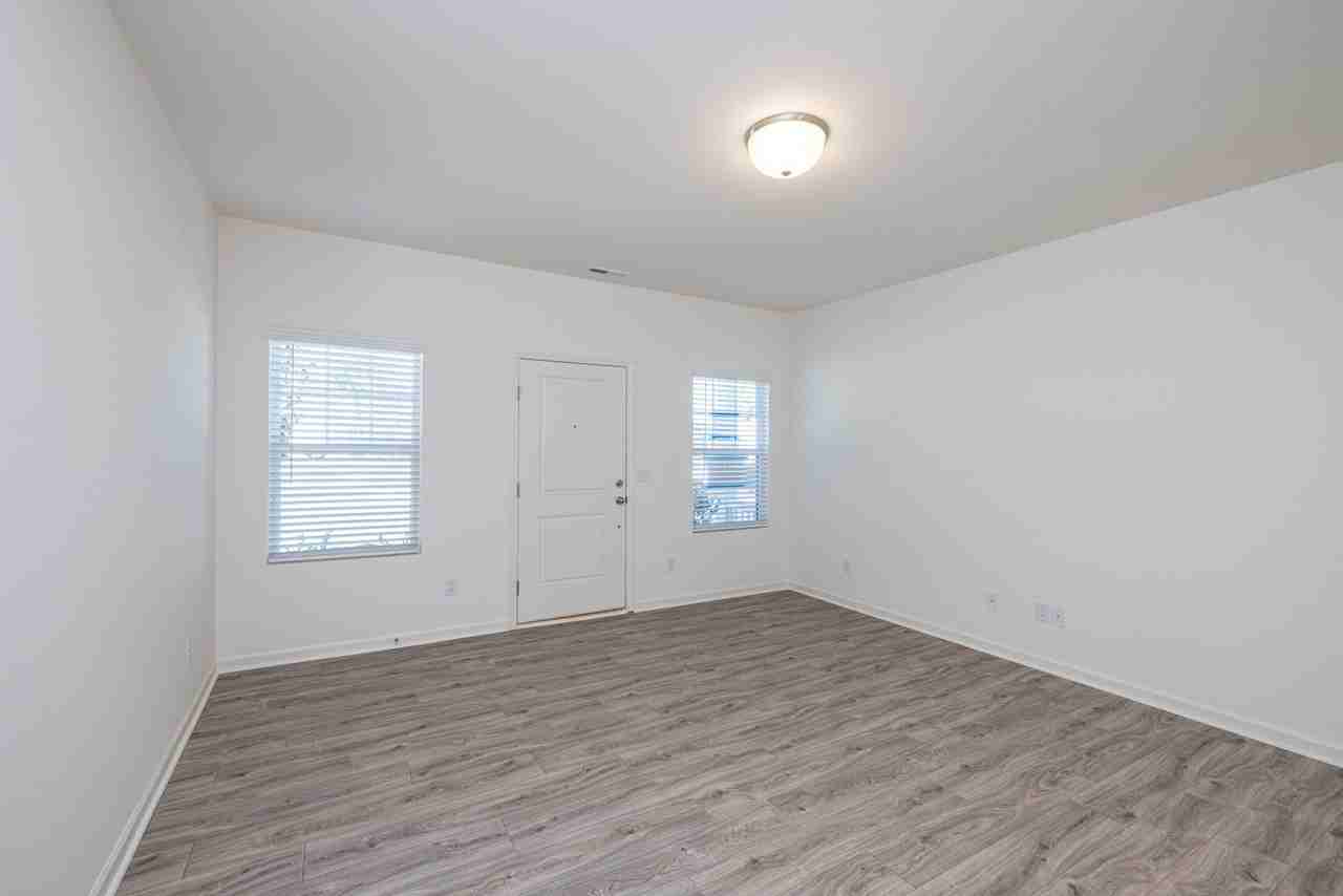 1205 Darlington Dr - Photo 5 of 20