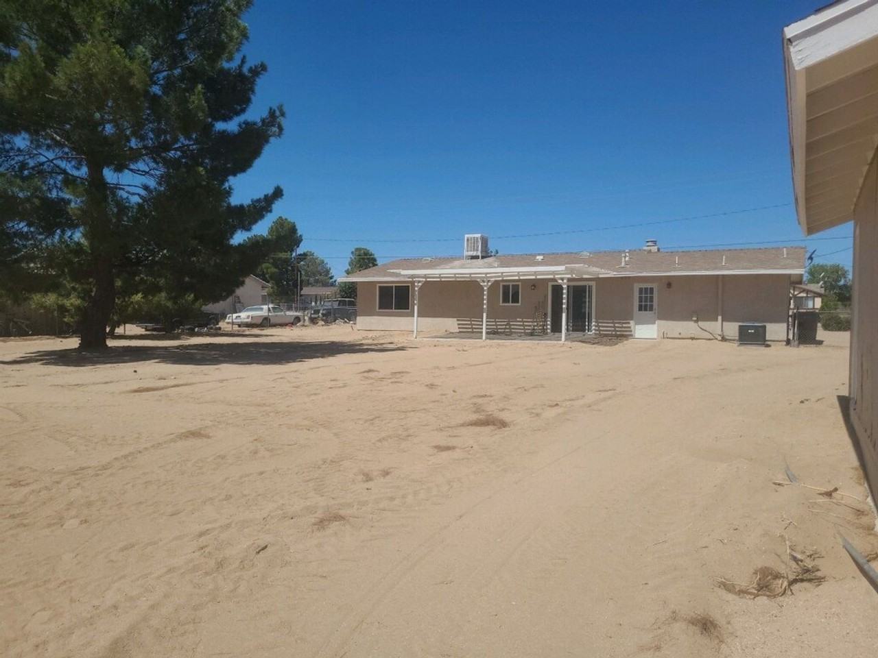 9295 Verdugo Ave - Photo 2 of 11