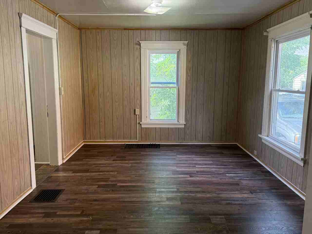 1038 Greenwood Ave - Photo 4 of 13