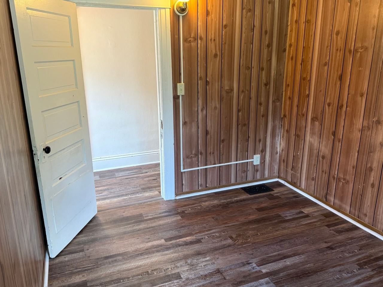 1038 Greenwood Ave - Photo 7 of 13