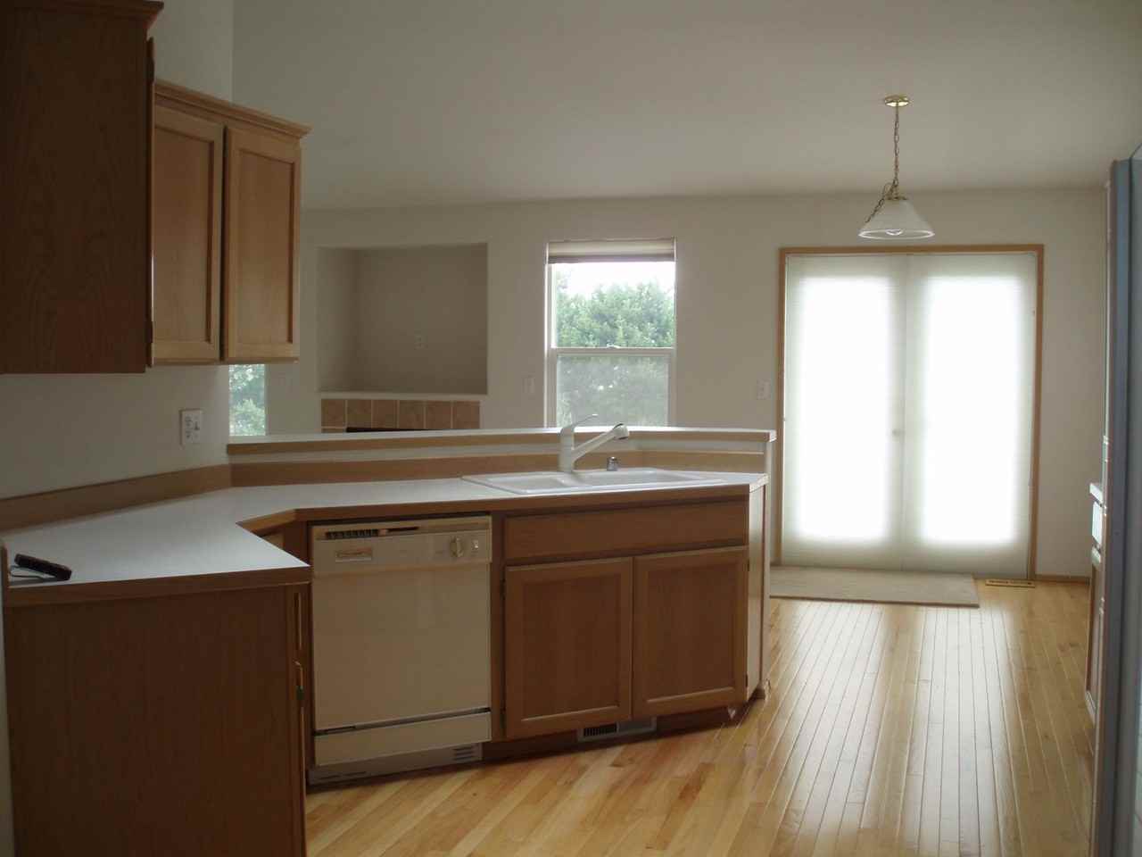 4813 35th Ave Ne - Photo 5 of 20
