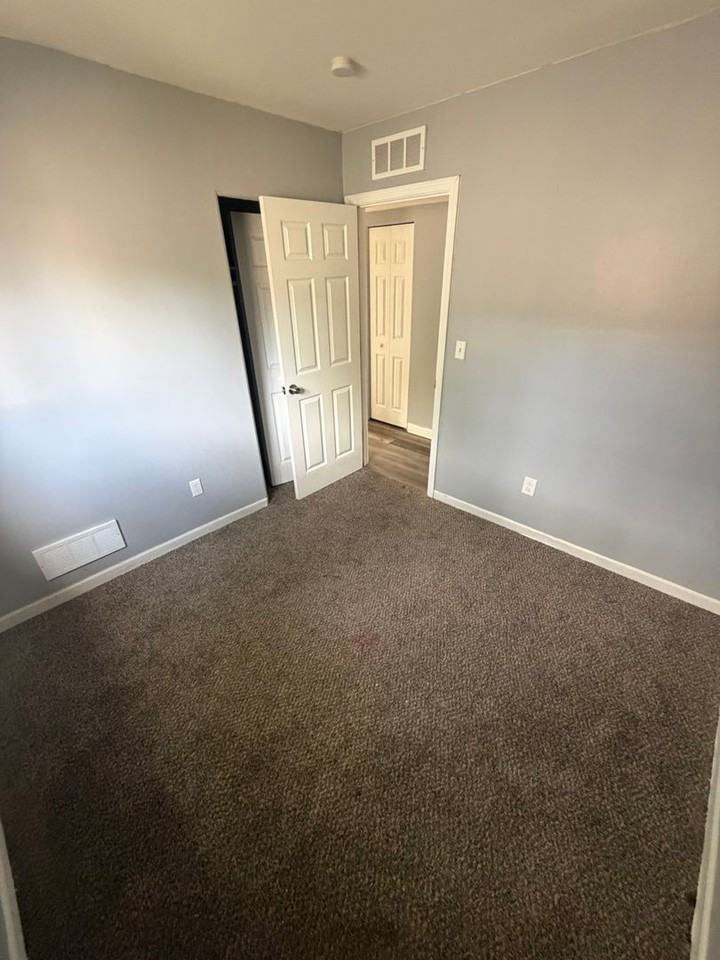 8702 Maxwell Ave - Photo 7 of 12