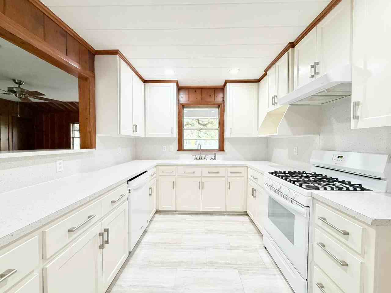 516 Saint Joseph St - Photo 3 of 15