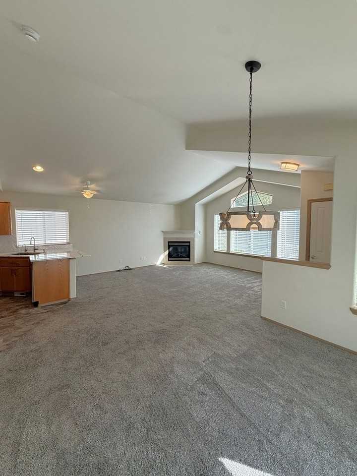 814 Se Rasmussen Blvd - Photo 4 of 19
