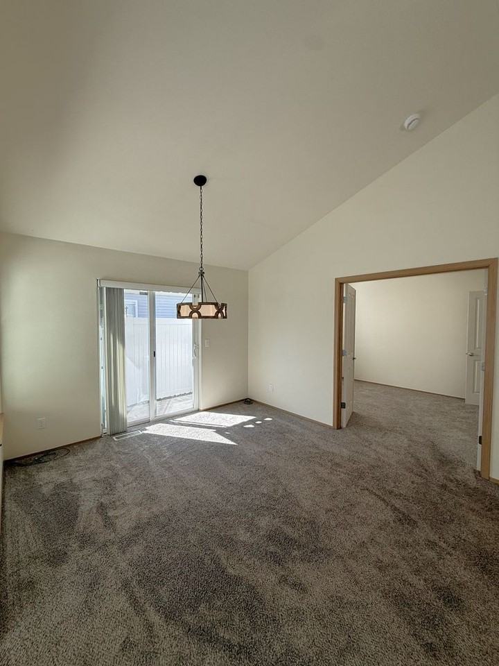 814 Se Rasmussen Blvd - Photo 7 of 19