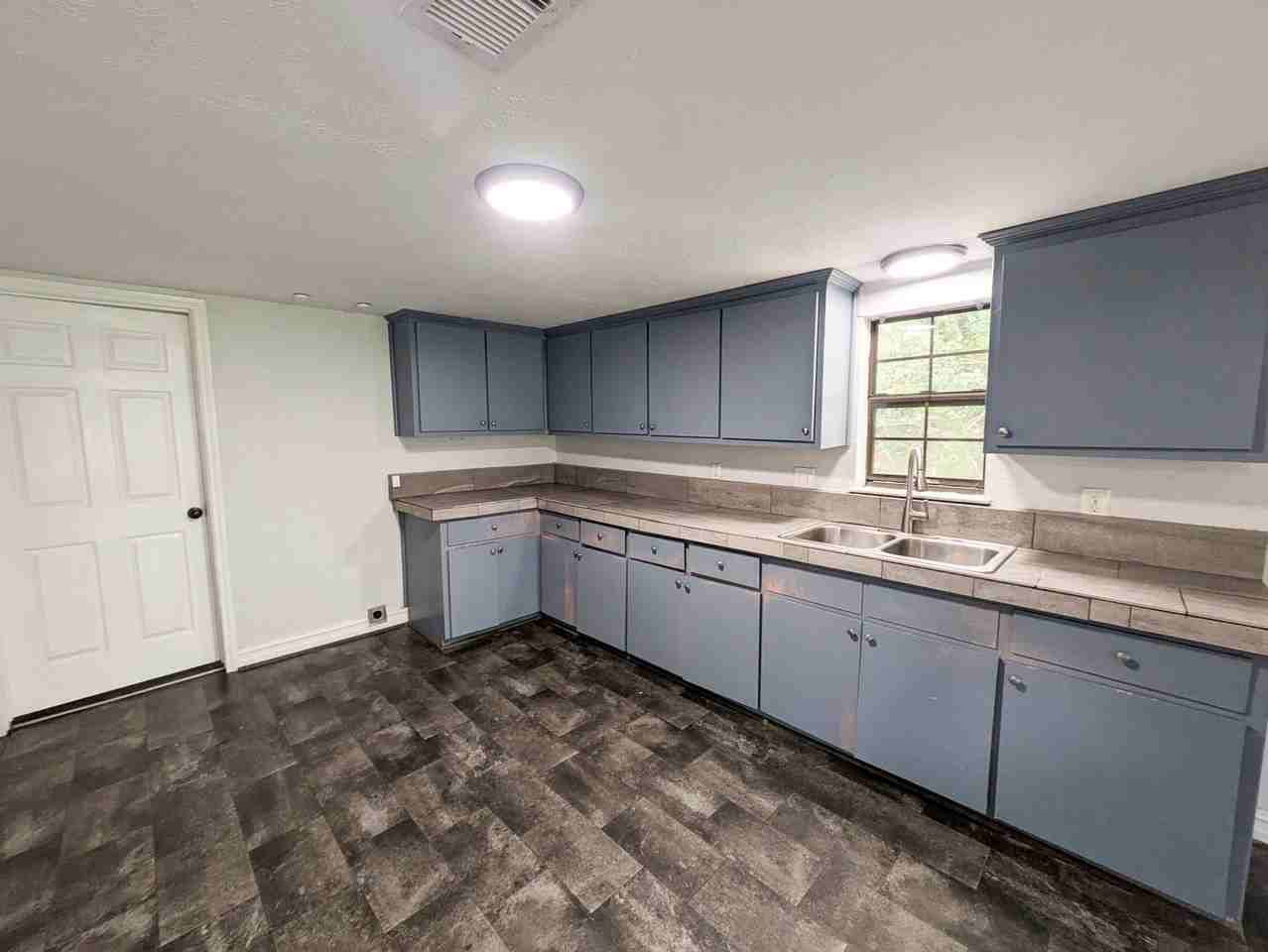 1125 N Tannahill St - Photo 5 of 23