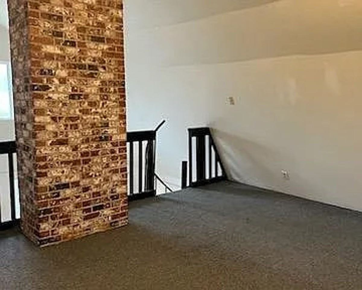 27006 Ridge Ave - Photo 3 of 11