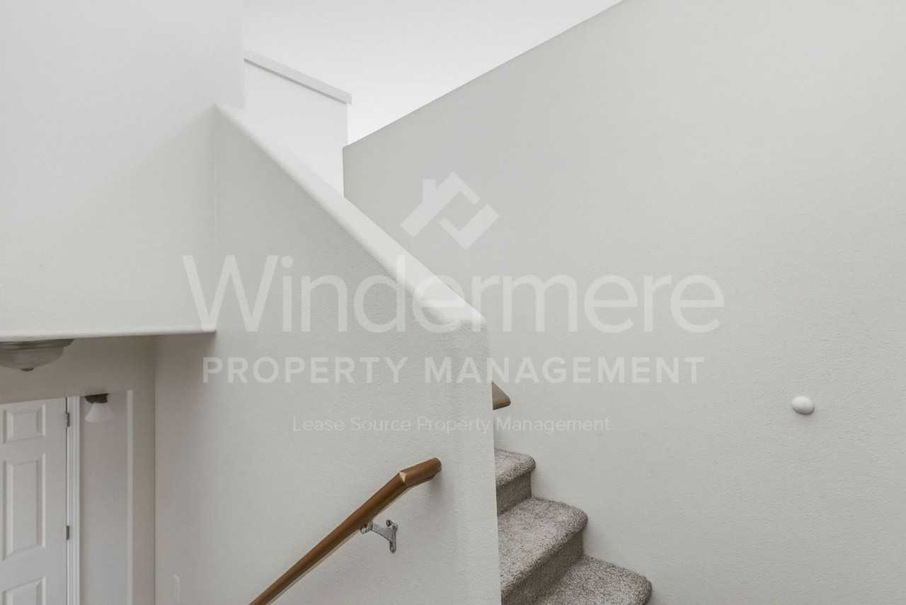 507 S Lawson St - Photo 5 of 31