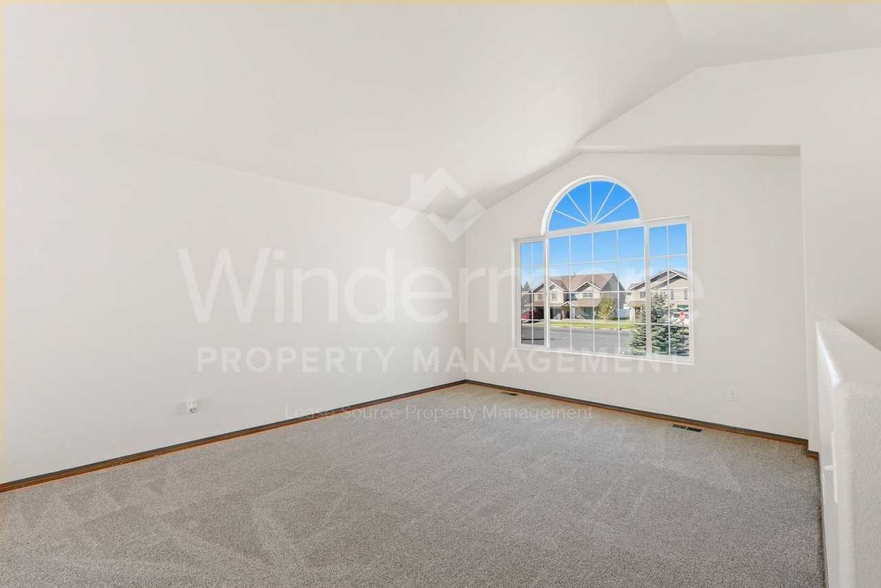507 S Lawson St - Photo 6 of 31