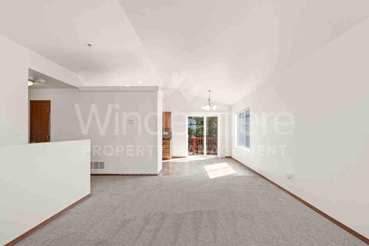 507 S Lawson St - Photo 7 of 31