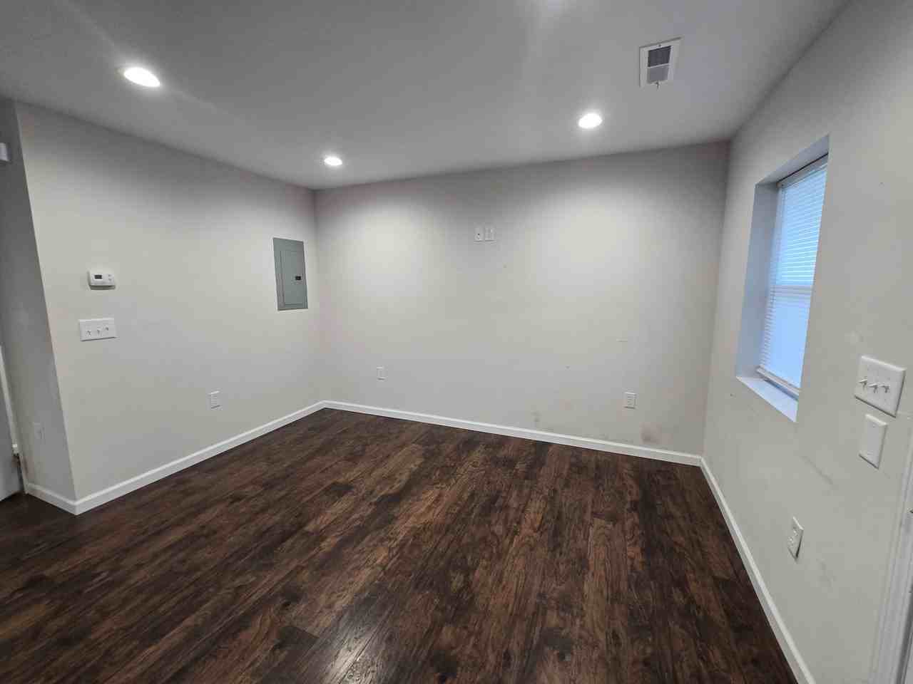 1300 Turnpike Rd Apt C - Photo 2 of 12